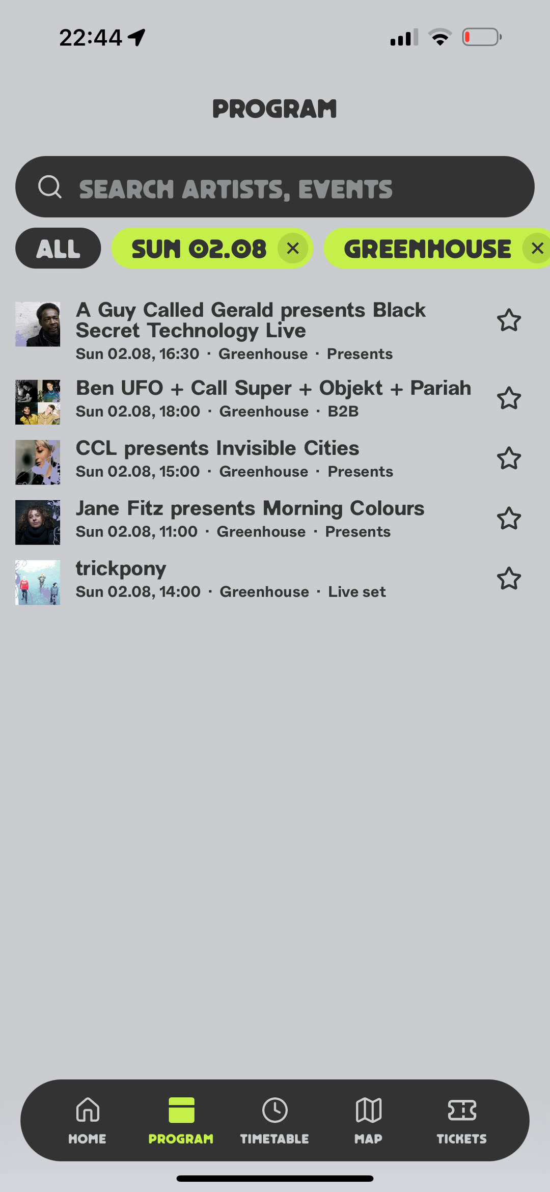 Program filtered by day and location, two dismissible chips active
